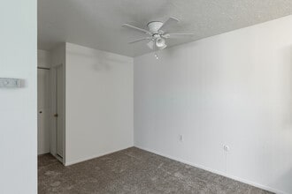 Hawthorne Club Apartments in Westland, MI - Building Photo - Interior Photo