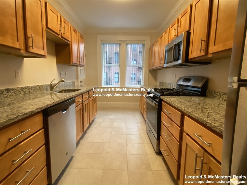 10A Short St, Unit 10 in Brookline, MA - Building Photo