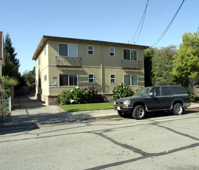 520 Hilton St in Redwood City, CA - Foto de edificio - Building Photo