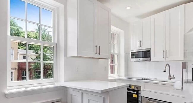 316 W 11th St