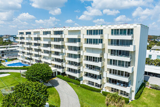 Boca Reefs Condominiums in Boca Raton, FL - Building Photo - Building Photo