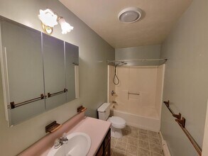 95 Old County Rd N in Francestown, NH - Building Photo - Building Photo