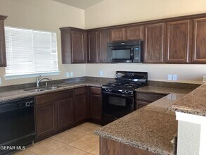 5914 Speyside Dr in Sunland Park, NM - Building Photo - Building Photo