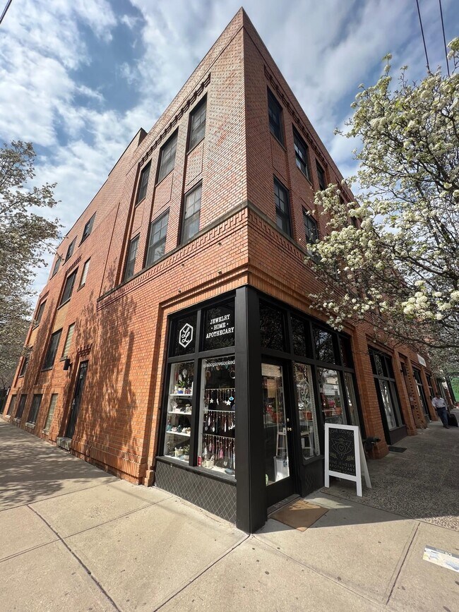 353 Grove St in Jersey City, NJ - Building Photo - Building Photo