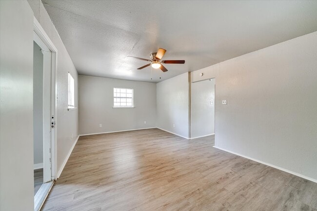 15278 Mesquite Trl in San Antonio, TX - Foto de edificio - Building Photo