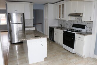 7 Southpark Dr in Thiells, NY - Building Photo - Building Photo