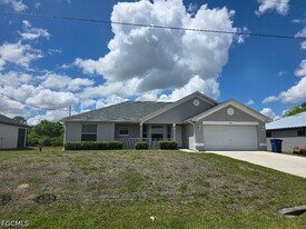 6135 Higgins Ave in Ft. Myers, FL - Building Photo