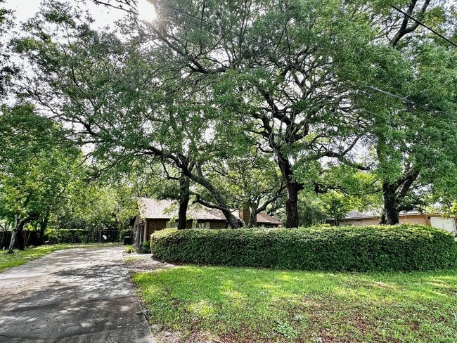 property at 2818 Sherwood Dr
