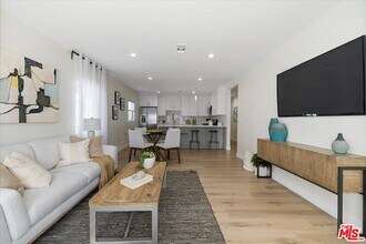 5413 Homeside Ave in Los Angeles, CA - Foto de edificio - Building Photo