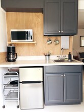 140 NW 23rd Ave in Miami, FL - Foto de edificio - Building Photo