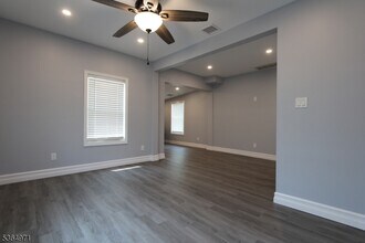 115 New St in Woodbridge, NJ - Building Photo - Building Photo