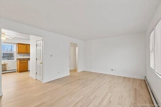 7121 W 110th St, Unit 2W in Worth, IL - Building Photo - Building Photo