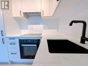 1 Quarrington Lane in Toronto, ON - Building Photo - Building Photo