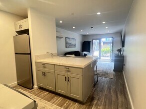 17200 Newhope St in Fountain Valley, CA - Building Photo - Building Photo