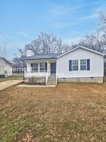 208 Centennial Dr in La Vergne, TN - Building Photo