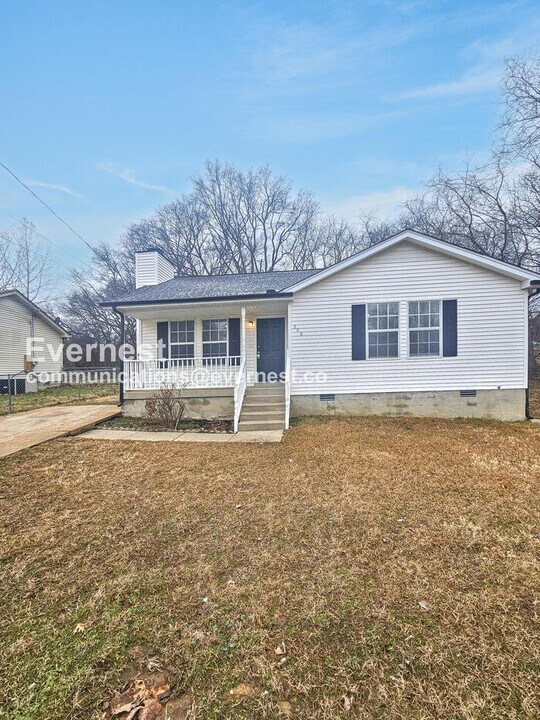 208 Centennial Dr in La Vergne, TN - Building Photo
