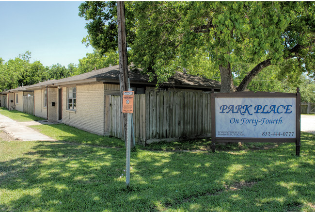 Park Place Apartments in Dickinson, TX - Foto de edificio - Building Photo