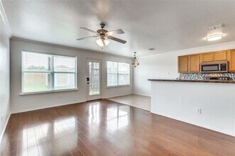 10715 Edgewest Terrace in Fort Worth, TX - Building Photo - Building Photo
