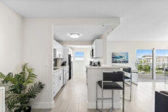 1160 Hillsboro Mile in Hillsboro Beach, FL - Building Photo - Building Photo