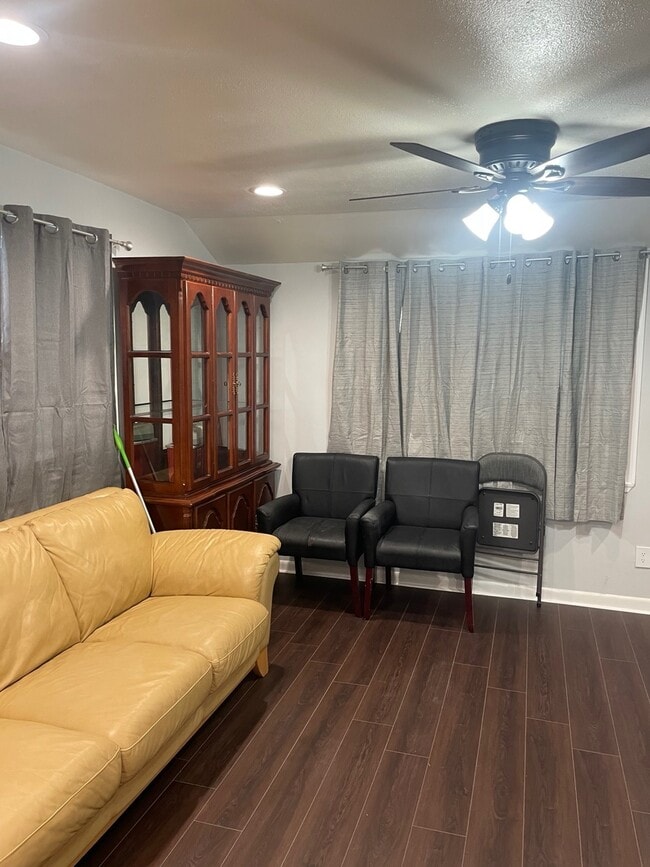 12904 Georgia Ave in Silver Spring, MD - Foto de edificio - Building Photo