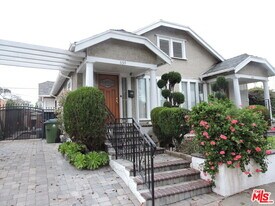 559 N Windsor Blvd in Los Angeles, CA - Building Photo