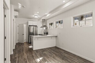 931 W 23rd St-Unit -Unit 931 in Los Angeles, CA - Building Photo - Building Photo