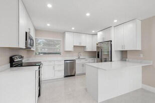 301 SE 12th Ave in Boynton Beach, FL - Building Photo