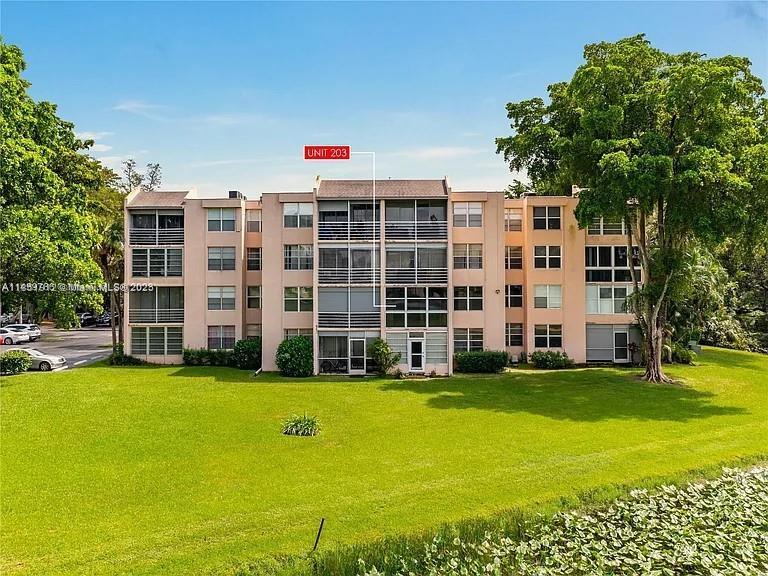 9495 Evergreen Pl in Davie, FL - Building Photo