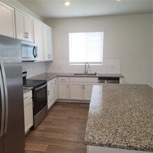 37458 MacKenzie Dr in Zephyrhills, FL - Building Photo - Building Photo