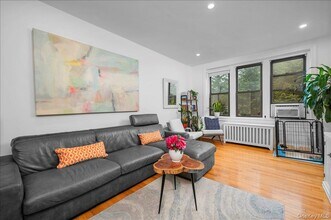 11 Alden Rd in Larchmont, NY - Building Photo - Building Photo