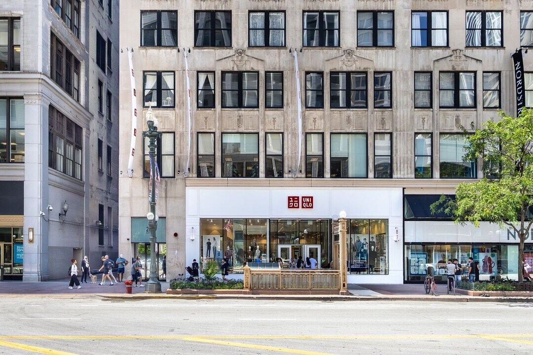 20 N State St in Chicago, IL - Building Photo