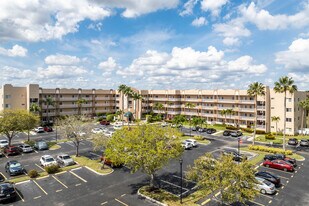 South Hampton in Tamarac, FL - Building Photo