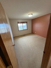 9225 Orchard Cir in Monticello, MN - Building Photo - Building Photo