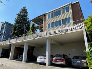 Valcrest Apartments in Seattle, WA - Building Photo - Interior Photo