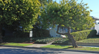 1207 Huntington Dr Apartments