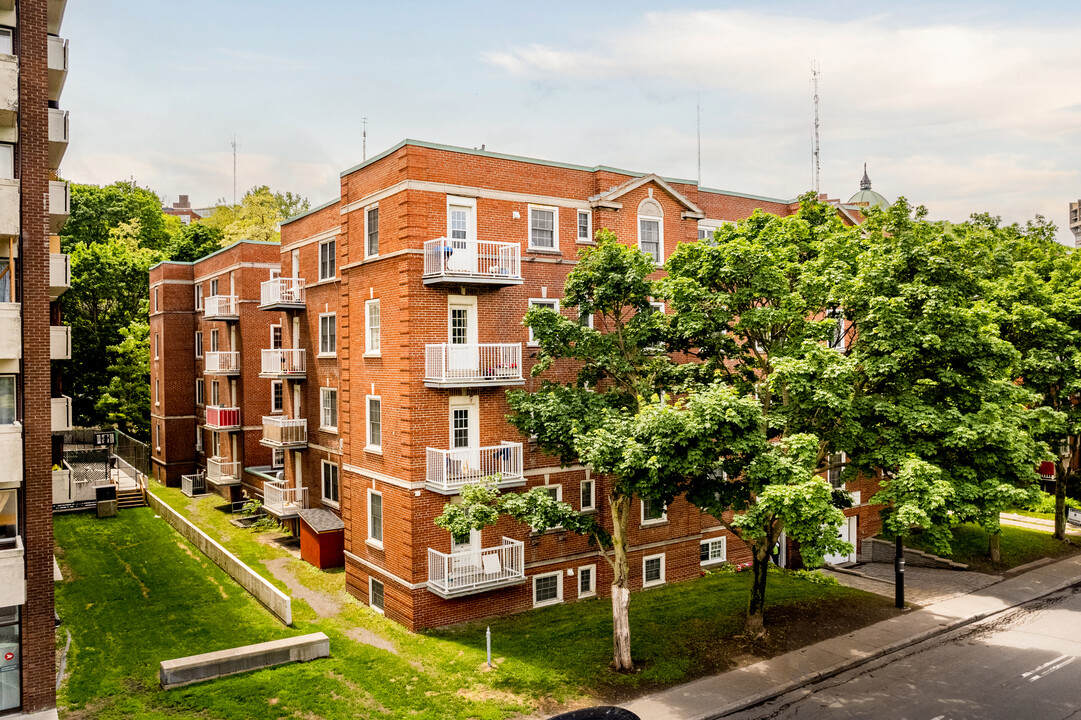 4780-4782 De La Côte-Des-Neiges in Montréal, QC - Building Photo