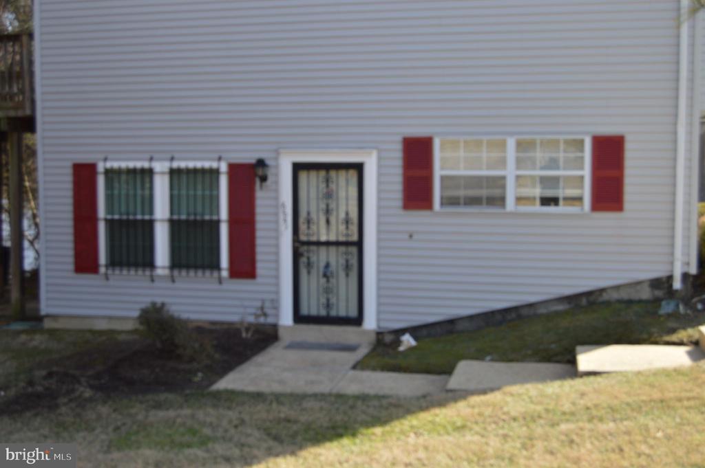 6851 Milltown Ct in District Heights, MD - Building Photo