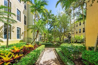 672 Fern St in West Palm Beach, FL - Building Photo - Building Photo