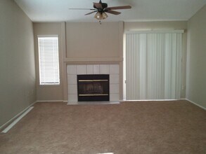 921 Harvest Creek Rd in Bakersfield, CA - Building Photo - Building Photo