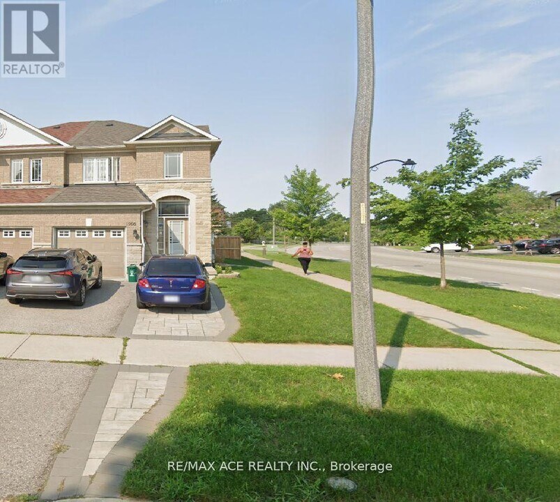 1998 Calvington Dr in Pickering, ON - Building Photo