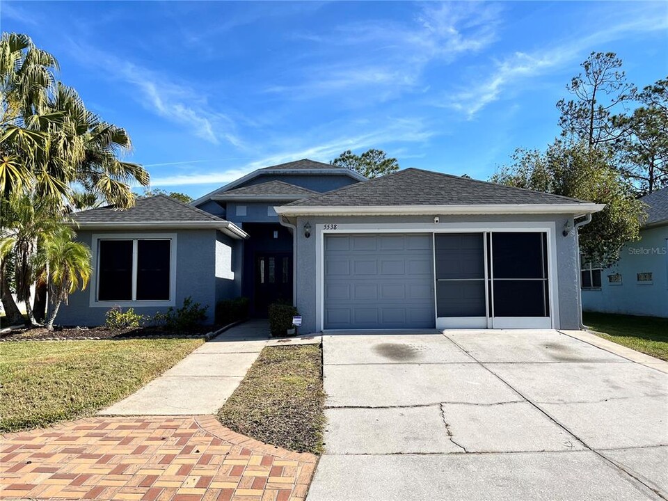 5538 Braddock Dr in Zephyrhills, FL - Building Photo