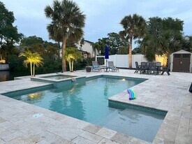 345 Avenida Leona in Siesta Key, FL - Building Photo