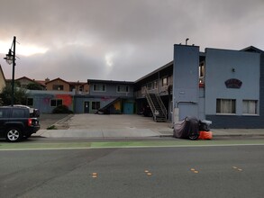 2316 Palmetto Ave in Pacifica, CA - Foto de edificio - Building Photo