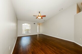 6732 65th Terrace E in Bradenton, FL - Building Photo - Building Photo