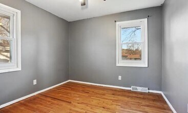5037 NE 56th Terrace in Kansas City, MO - Building Photo - Building Photo