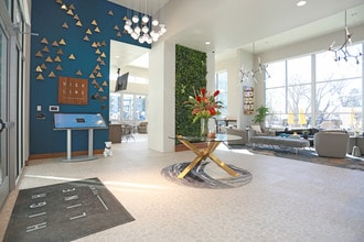 High Line Pointe in Denver, CO - Foto de edificio - Interior Photo