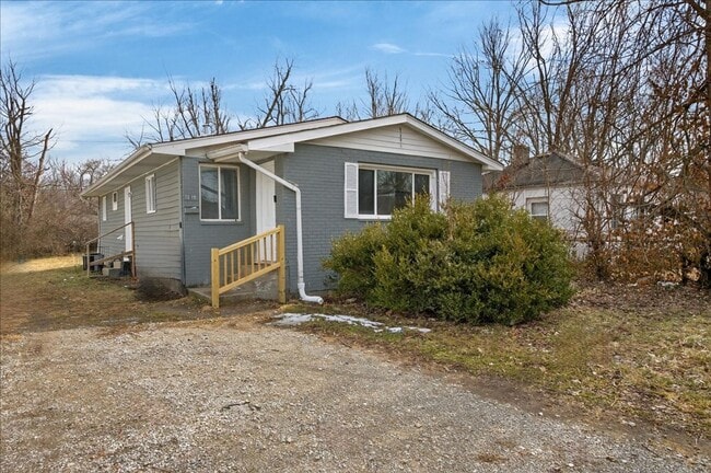 property at 3319 N Hawthorne Ln