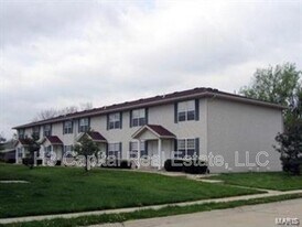 118 Autumn Pine Dr in Fairview Heights, IL - Building Photo
