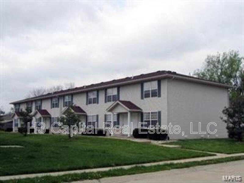 118 Autumn Pine Dr in Fairview Heights, IL - Building Photo