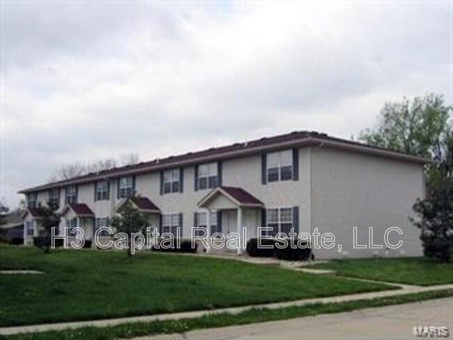 118 Autumn Pine Dr in Fairview Heights, IL - Building Photo - Building Photo